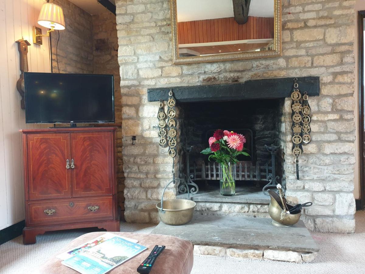 The Horse And Panniers Guest House. North Luffenham Экстерьер фото